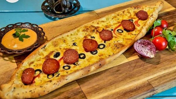 Pide cu Sucuk(Carnat de Vita Semi-Picant)